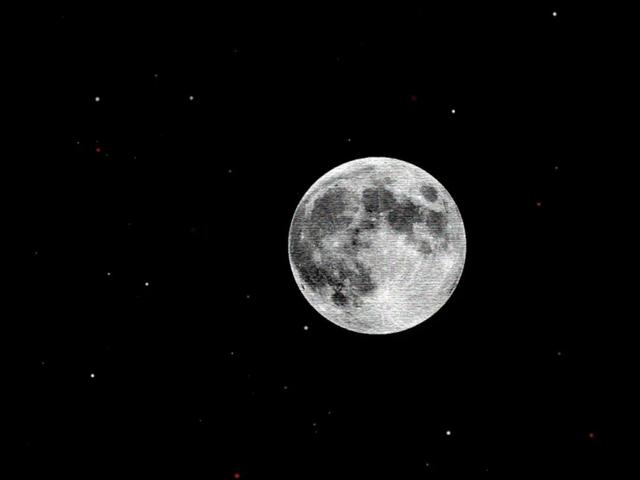 有关月亮的诗句及月表达的意思(描写月亮的诗句并解释)  第5张
