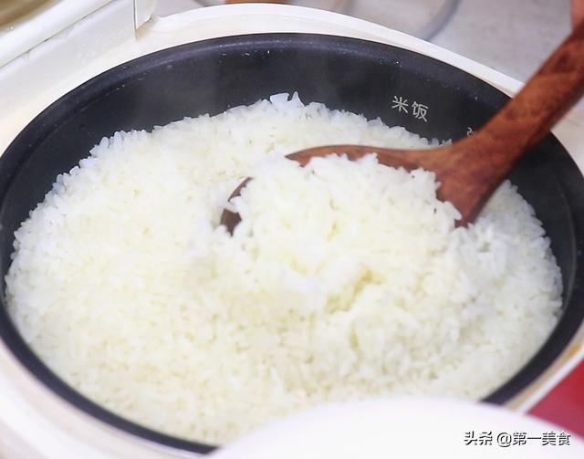 100克米饭热量参照图_100g熟米饭有多少碳水  第1张